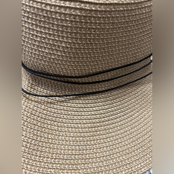 MAIN CHARACTER SUN HAT - Picture 2 of 5